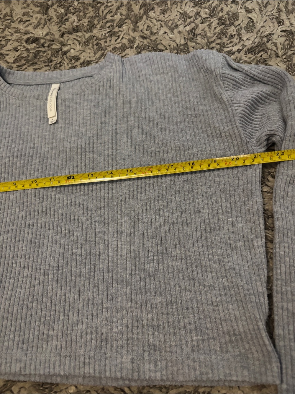 Aritzia Babaton Ribbed Crop Long-Sleeve Top in Heather gray. - Picture 8 of 10